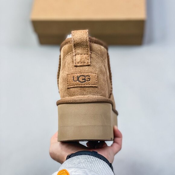 UGG Wmns Classic Ultra Mini Platform Boot Chestnut - Picture 4 of 6